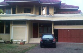 Dijual Rumah Strategis Mewah di Jatiwaringin, Bekasi P0668